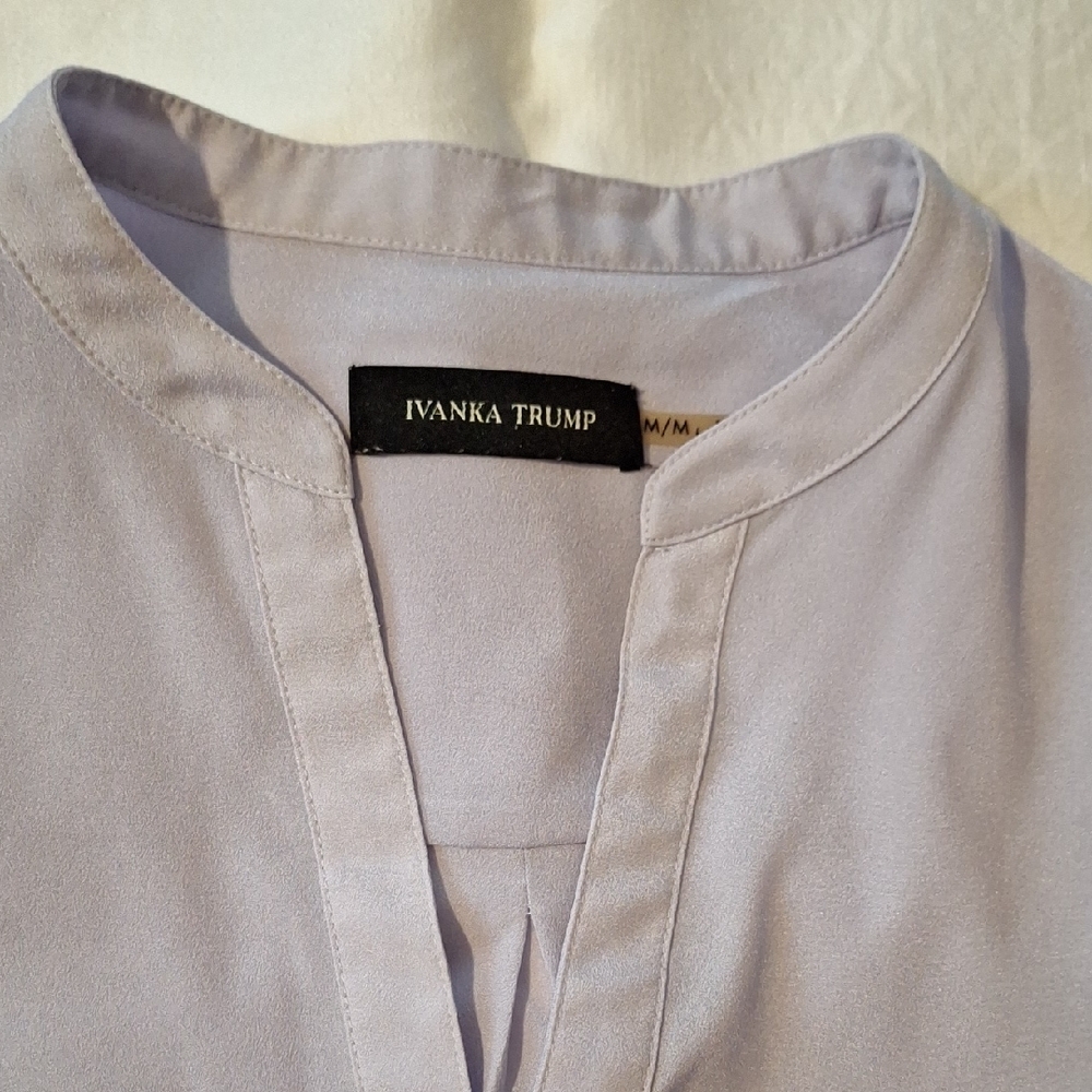 Lavender Ladies Top. Size Medium